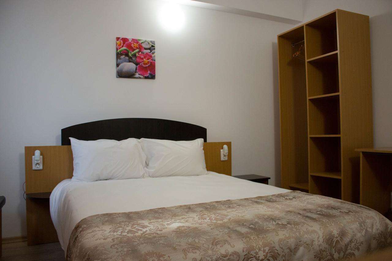 Rent Room N&S Iasi Bagian luar foto