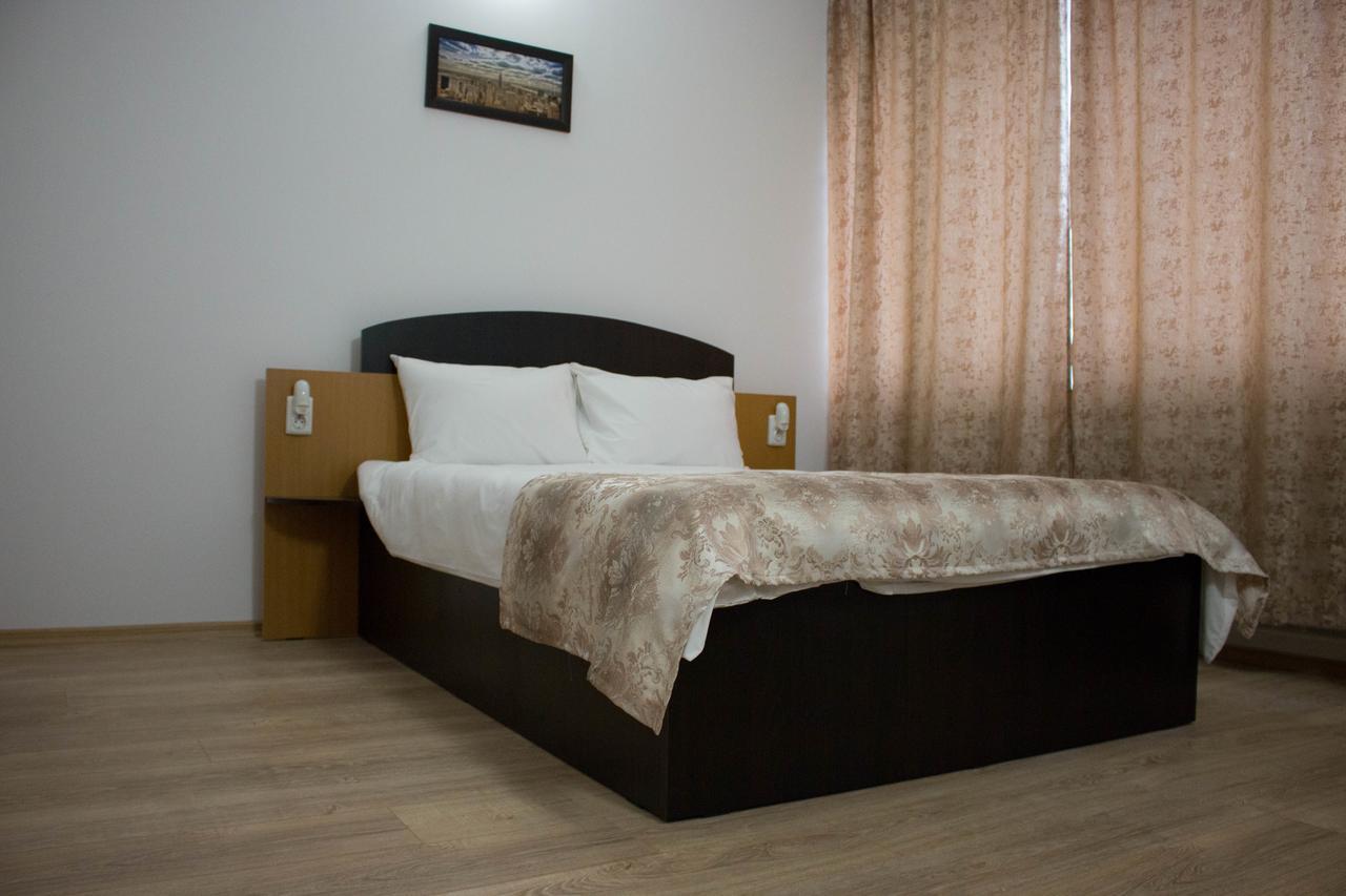 Rent Room N&S Iasi Bagian luar foto