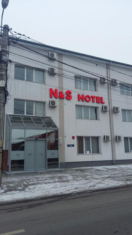 Rent Room N&S Iasi Bagian luar foto
