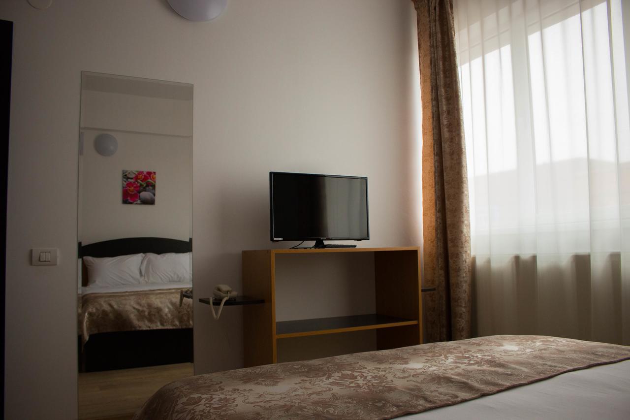 Rent Room N&S Iasi Bagian luar foto