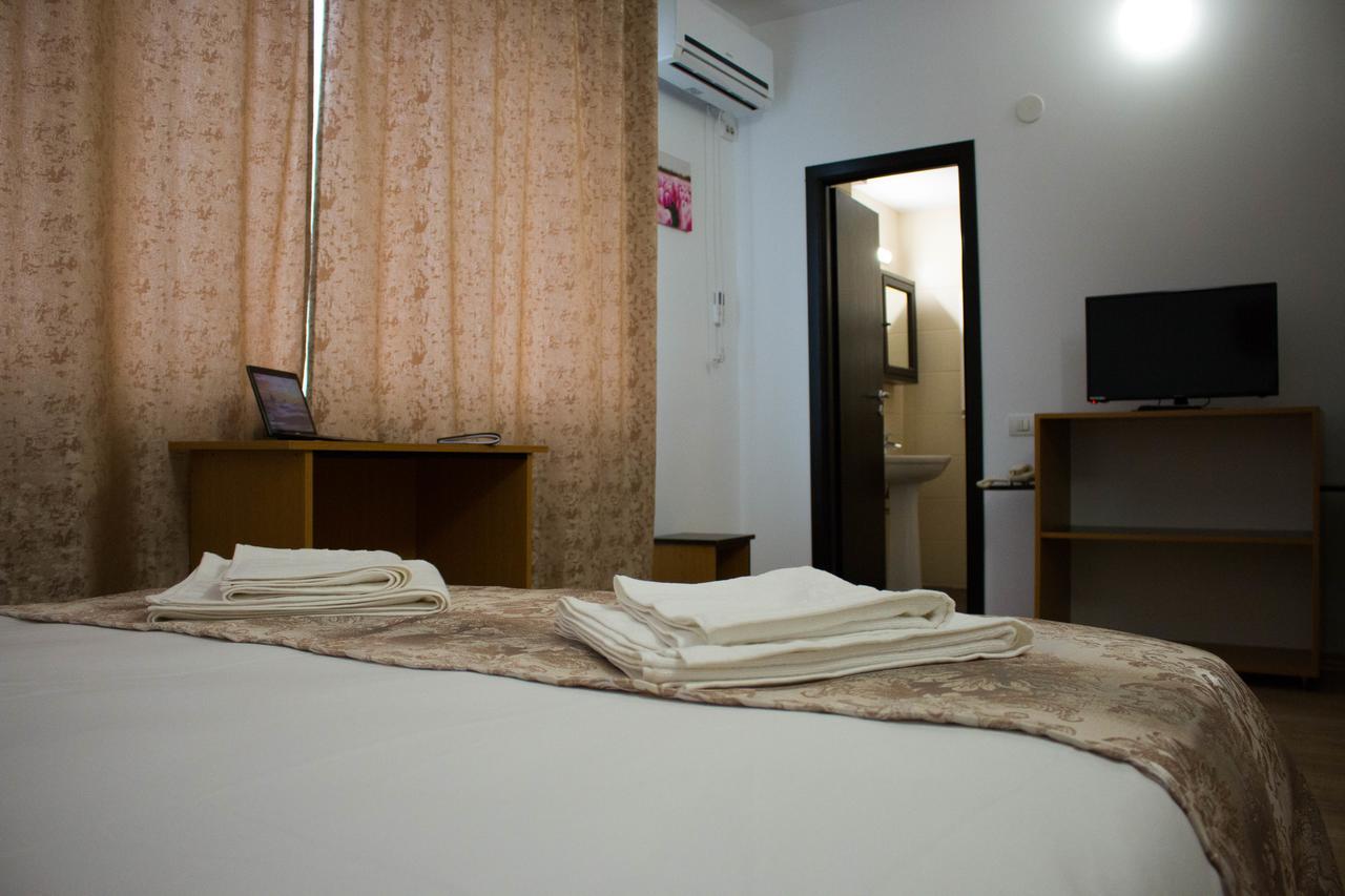 Rent Room N&S Iasi Bagian luar foto